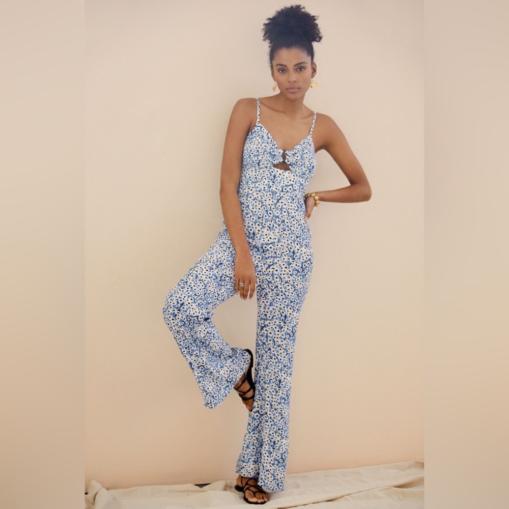 Anthropologie Hutch Blue Motif Ditsy
Floral Print Wide Leg Jumpsuit size medium